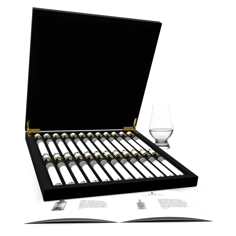 Vodka Degustatie 24 Tubes Proeverij Cadeau set in Houten Geschenkdoos kist Vodka Degustatie 24 Tubes Proeverij Cadeau set in Houten Geschenkdoos kist