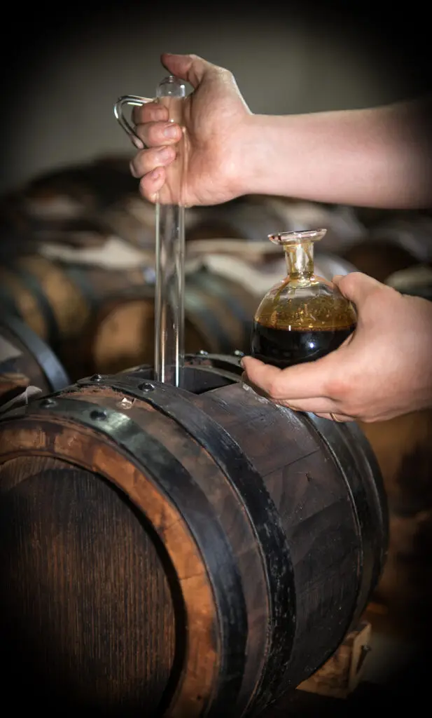 Balsamico vullen vanuit vat